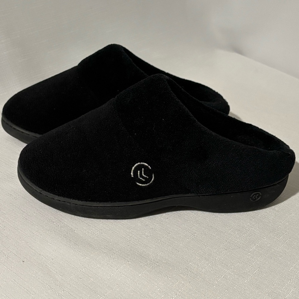 Isotoner Slippers Black Women 6.5-7
